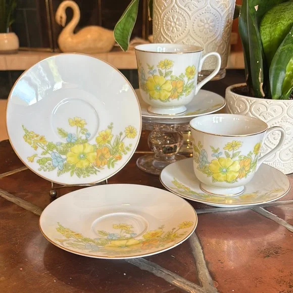 Ekco Cups and Saucers Spring Bouquet Pattern - Picture 1 of 14